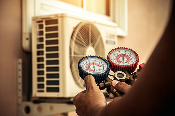 Professional Hvac technician working in Ross, CA